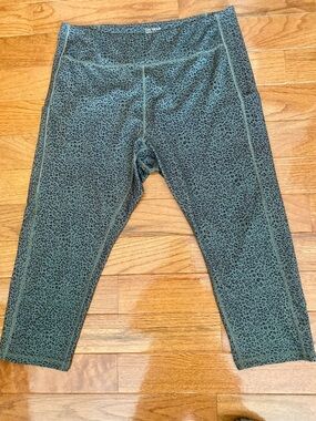 Tek Gear Leopard Print Capri Leggings XXL Olive Green High Rise Pockets Active